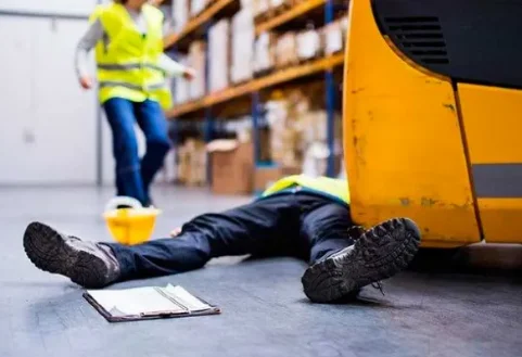 Abogado especialista en accidentes laborales y reclamos ART en CABA, Gran Buenos Aires y Argentina — atención médica integral cubierta por el art. 20 de la Ley 24.557 de Riesgos del Trabajo: consultas con especialistas, internación, estudios complementarios, cirugías, kinesiología, rehabilitación, traslados sanitarios y prestaciones farmacéuticas sin tope ni costo para el trabajador.