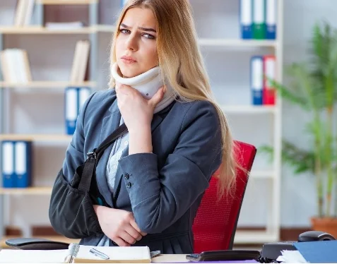 Abogado de reclamos ART por Incapacidad Laboral Temporaria (ILT) en Buenos Aires — pago del salario durante toda la licencia médica conforme art. 13 de la Ley 24.557: primeros 10 días a cargo del empleador, desde el día 11 prestación dineraria mensual de la Aseguradora de Riesgos del Trabajo calculada sobre el Ingreso Base. Honorarios a resultado.